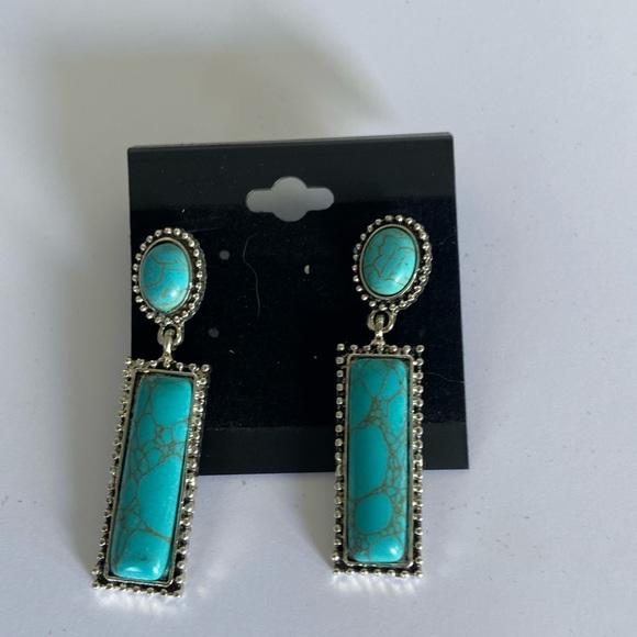 Turquoise color drop earrings - Picture 3 of 3